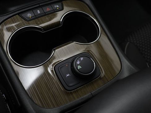Used 2023 GMC Acadia SLE w/ Elevation Edition FWD image 11