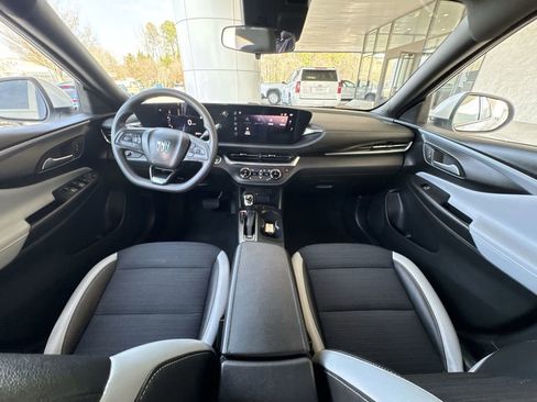 Certified 2024 Buick Envista Preferred image 19