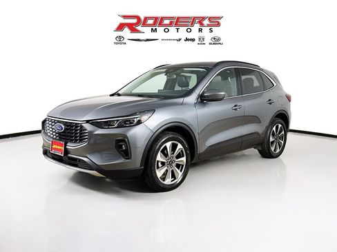 Used 2025 Ford Escape Platinum image 3