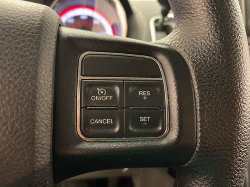 Used 2018 Dodge Grand Caravan SE w/ UConnect Hands-Free Group image 17