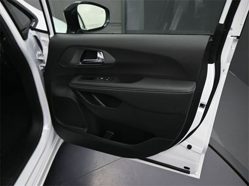 New 2026 Chrysler Pacifica Select image 34