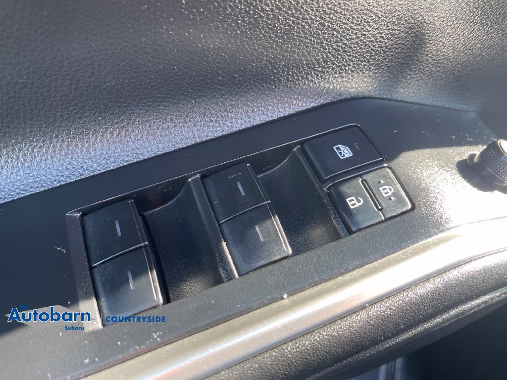 Used 2021 Toyota Highlander LE AWD/4WD image 11