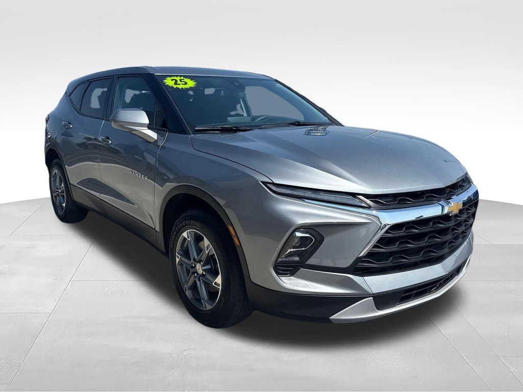 Used 2025 Chevrolet Blazer LT AWD/4WD image 8