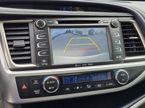 Used 2019 Toyota Highlander Limited FWD image 29