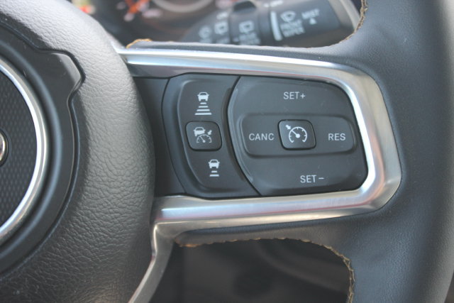 Used 2025 Jeep Wrangler Unlimited Sahara AWD/4WD image 15