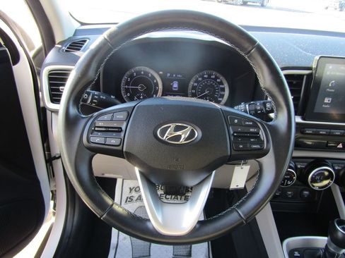 Used 2021 Hyundai Venue SEL image 15