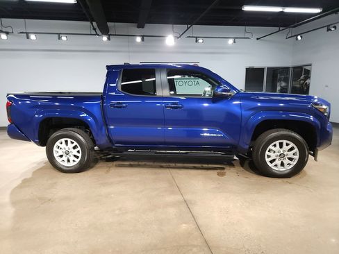 Certified 2025 Toyota Tacoma SR5 w/ SR5 Upgrade Package AWD/4WD image 8