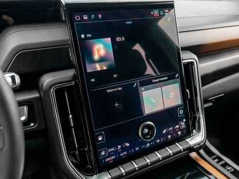 Used 2025 GMC Yukon Denali AWD/4WD image 43