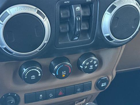 Used 2014 Jeep Wrangler Unlimited Rubicon w/ Connectivity Group AWD/4WD image 21