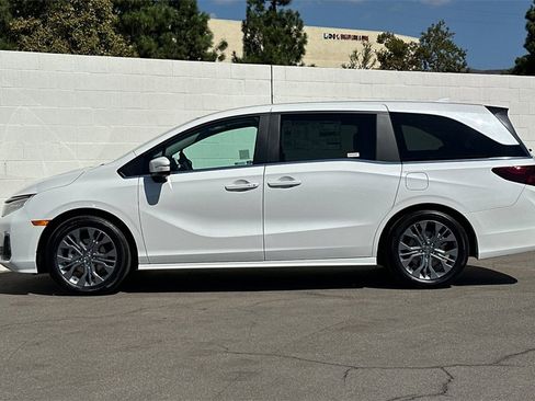 New 2026 Honda Odyssey Touring image 7