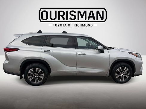 Used 2022 Toyota Highlander XLE AWD/4WD image 9
