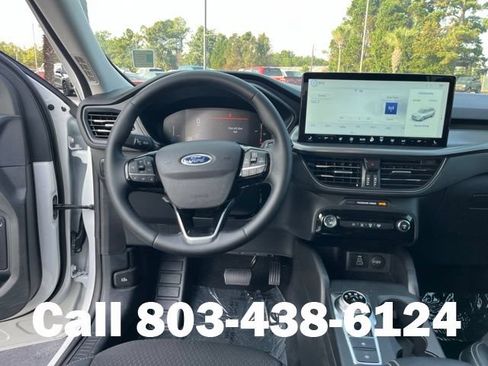 Used 2025 Ford Escape SE FWD image 16