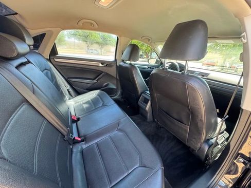 Used 2018 Volkswagen Passat 2.0T R-Line w/ R-Line Lighting Package FWD image 12