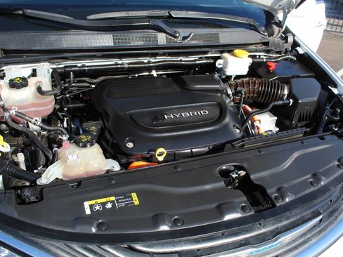 Used 2017 Chrysler Pacifica Premium image 19