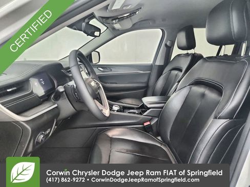 Used 2023 Jeep Grand Cherokee Limited w/ Black Appearance Package image 18