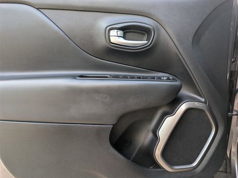 Used 2018 Jeep Renegade Limited w/ UConnect 8.4 Nav Group image 12