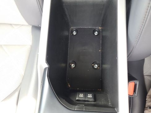 Used 2019 Toyota Camry XLE w/ Carpet Mat Package FWD image 24