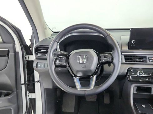 Used 2025 Honda Pilot Touring image 21