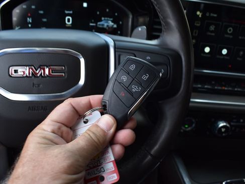 Used 2023 GMC Sierra 1500 SLT w/ SLT Convenience Package AWD/4WD image 12