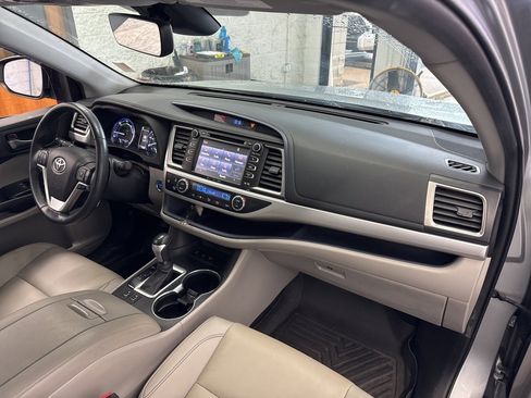 Used 2019 Toyota Highlander XLE image 55