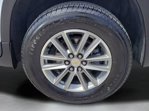 Used 2023 Chevrolet Traverse LT FWD image 9