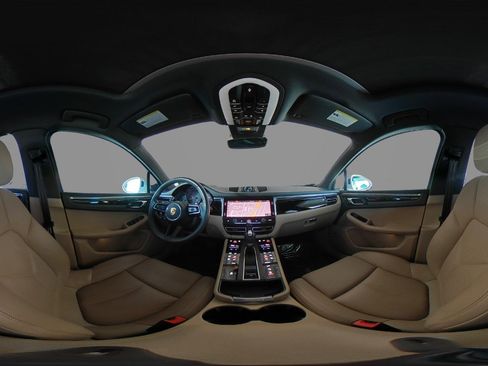 Used 2024 Porsche Macan w/ Premium Plus Package image 31