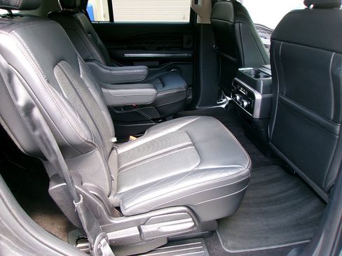Used 2020 Ford Expedition Platinum image 11