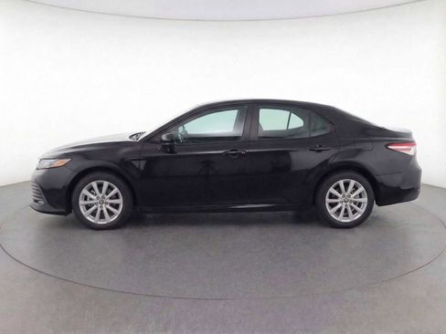 Used 2025 Toyota Camry LE image 6