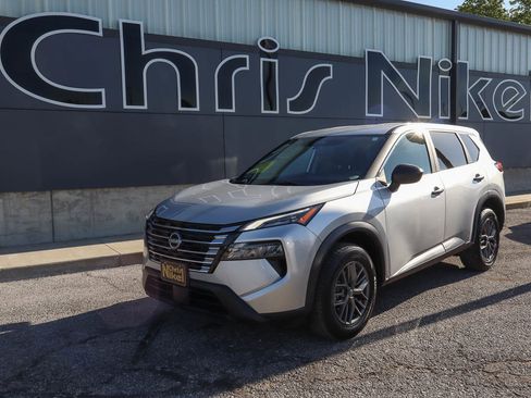 Used 2024 Nissan Rogue S FWD image 1