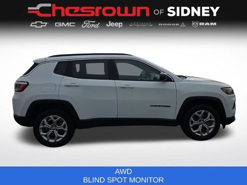 Used 2024 Jeep Compass Latitude AWD/4WD image 4
