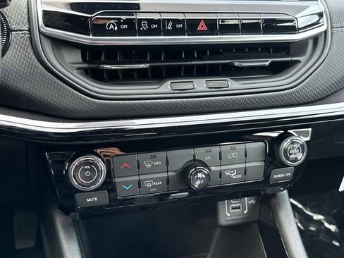 New 2026 Jeep Compass Latitude AWD/4WD image 19