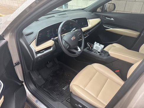 Certified 2024 Cadillac XT4 Luxury w/ Cold Weather Package image 8