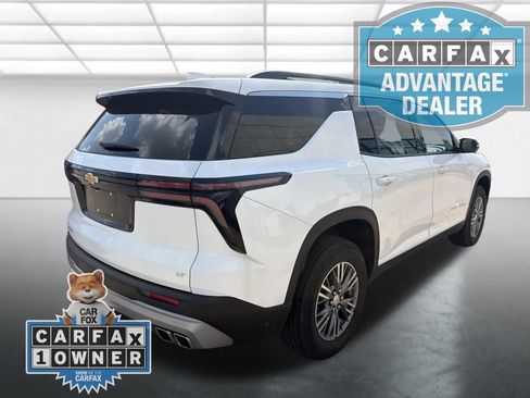 Used 2024 Chevrolet Traverse LT FWD image 2