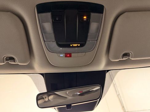 Used 2024 Kia Sorento S image 19