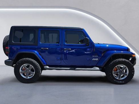 Used 2018 Jeep Wrangler Unlimited Sahara AWD/4WD image 3