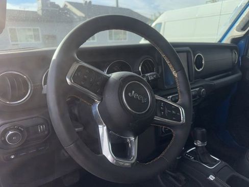Used 2023 Jeep Wrangler Unlimited Sahara AWD/4WD image 10