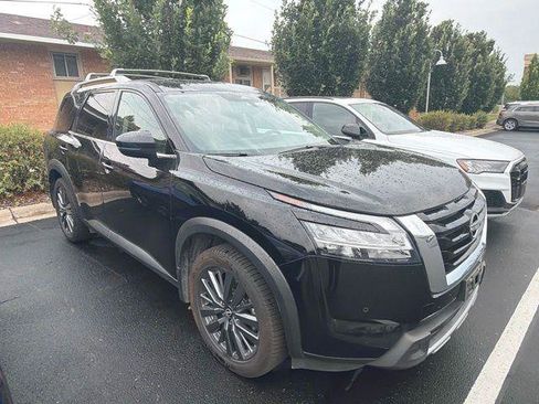 Used 2024 Nissan Pathfinder SL w/ SL Premium Package AWD/4WD image 3
