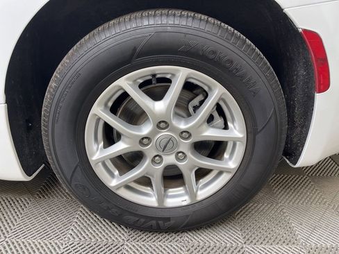 Used 2025 Chrysler Pacifica Select FWD image 30