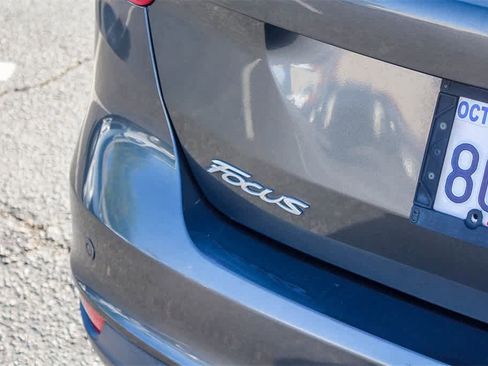 Used 2017 Ford Focus Titanium image 9