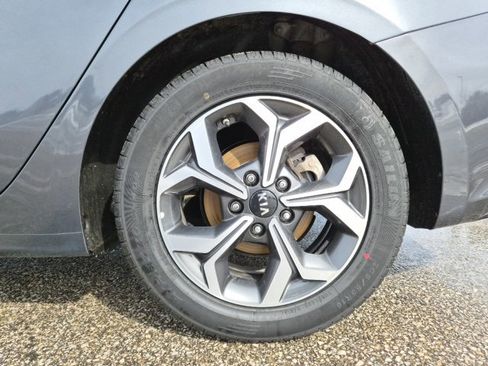 Used 2021 Kia Forte LXS image 11