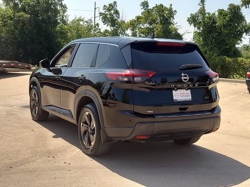 Certified 2024 Nissan Rogue SV FWD image 2