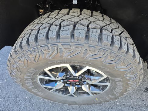 New 2026 GMC Canyon AT4X image 11