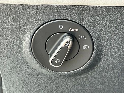 New 2026 Volkswagen Taos SE FWD image 28