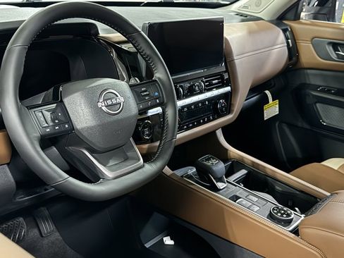 New 2026 Nissan Pathfinder Platinum AWD/4WD image 20