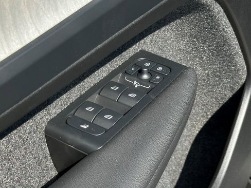 New 2026 Volvo XC40 B5 Plus w/ Protection Package Premier image 17