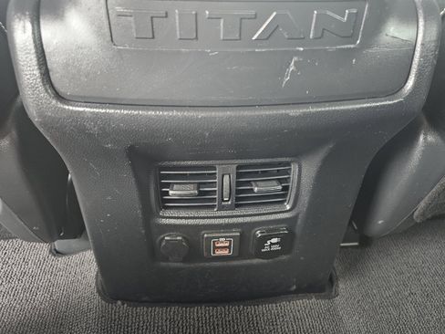 Used 2019 Nissan Titan PRO-4X image 10
