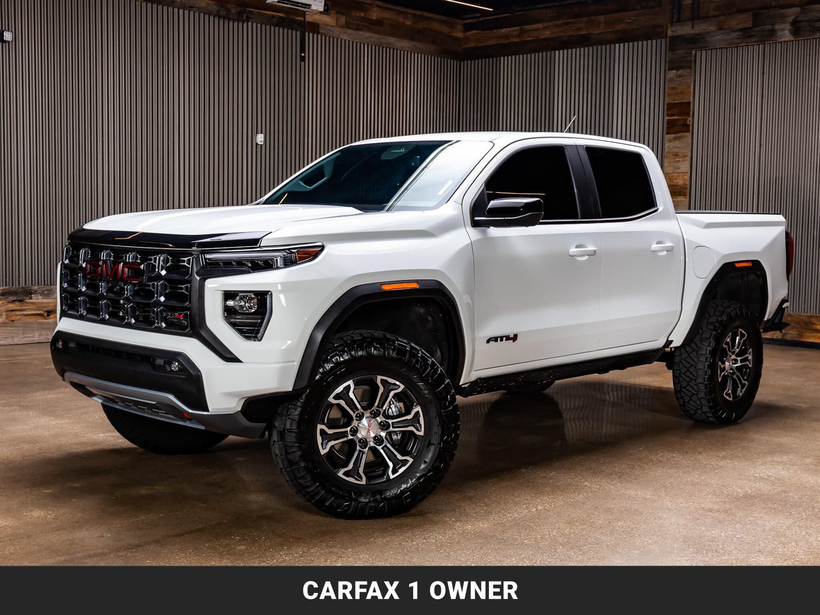 Used 2024 GMC Canyon AT4 w/ AT4 Premium Package AWD/4WD image 4