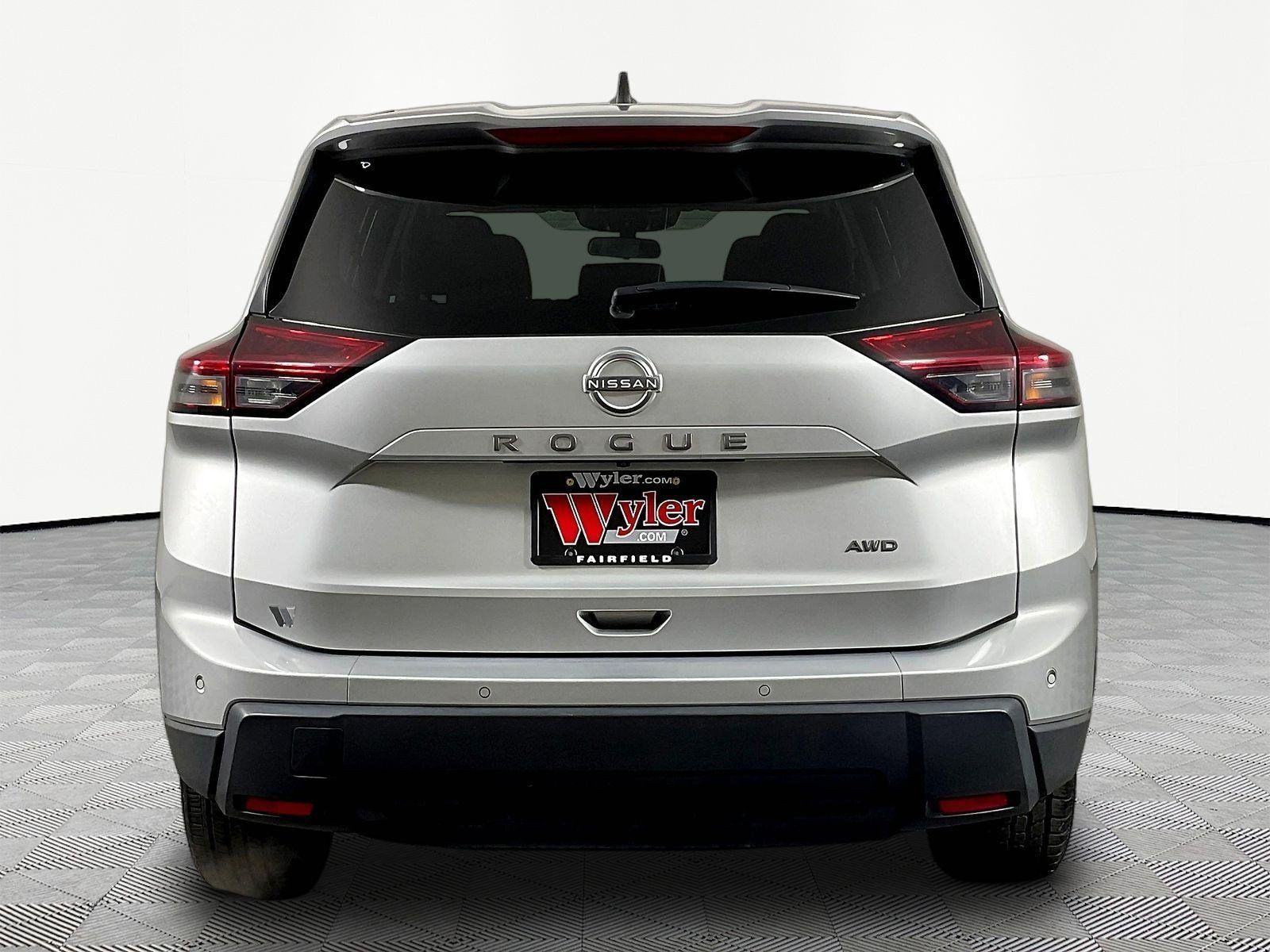 Used 2024 Nissan Rogue S AWD/4WD image 5