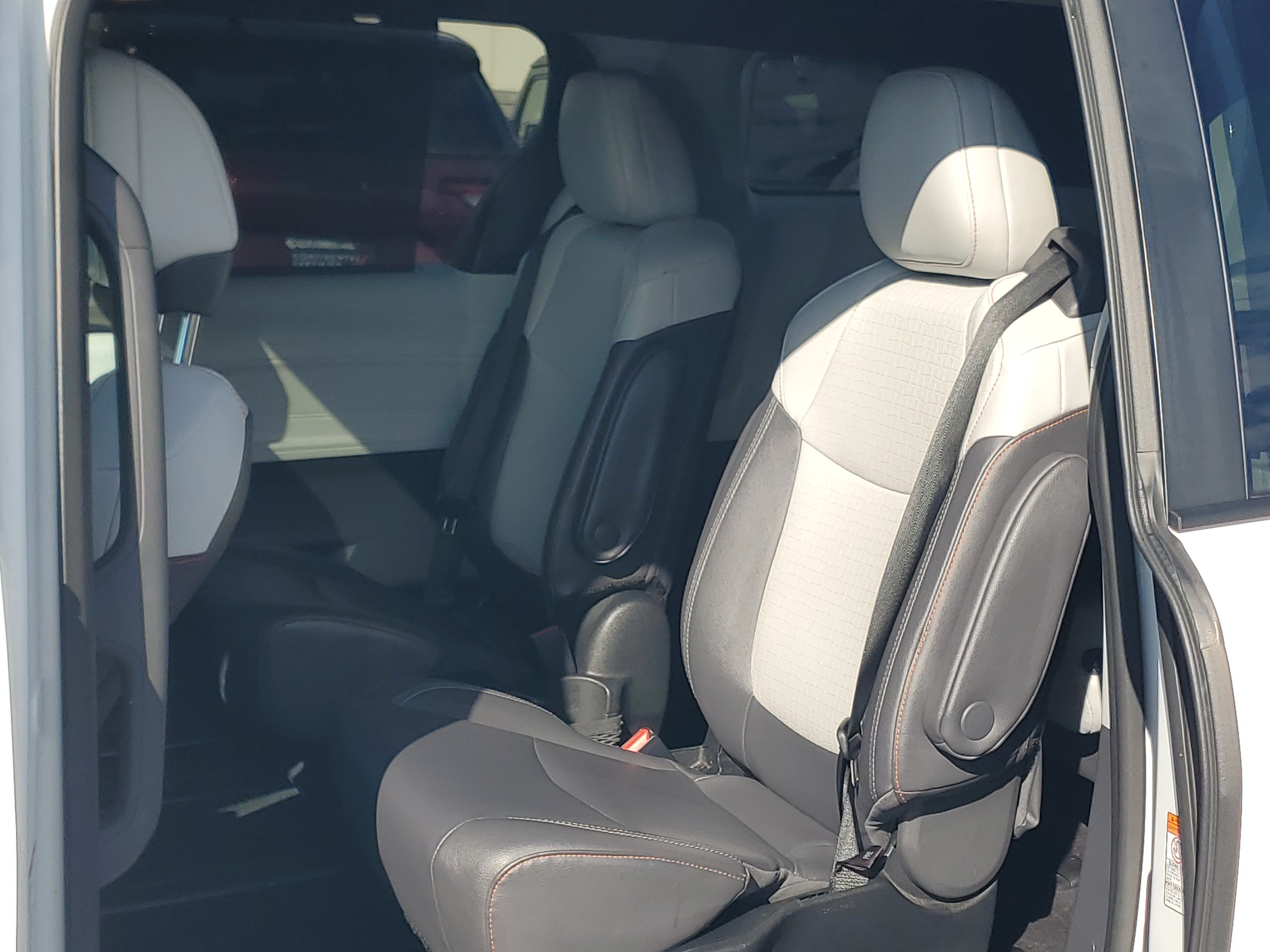 Used 2023 Toyota Sienna XSE AWD/4WD image 12