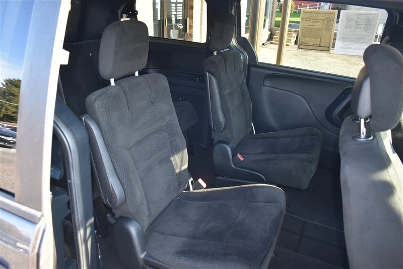 Used 2016 Dodge Grand Caravan SE FWD image 19
